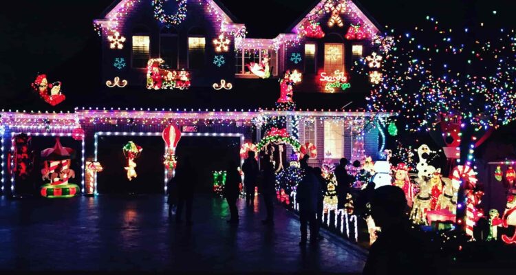 4 Ways To Have The Best Christmas Lights In Your Neighborhood